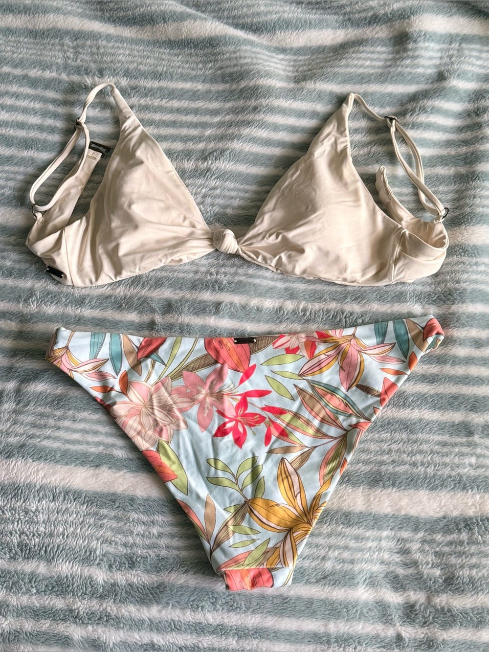 O’Neill Tropical Bikini Set 🌺